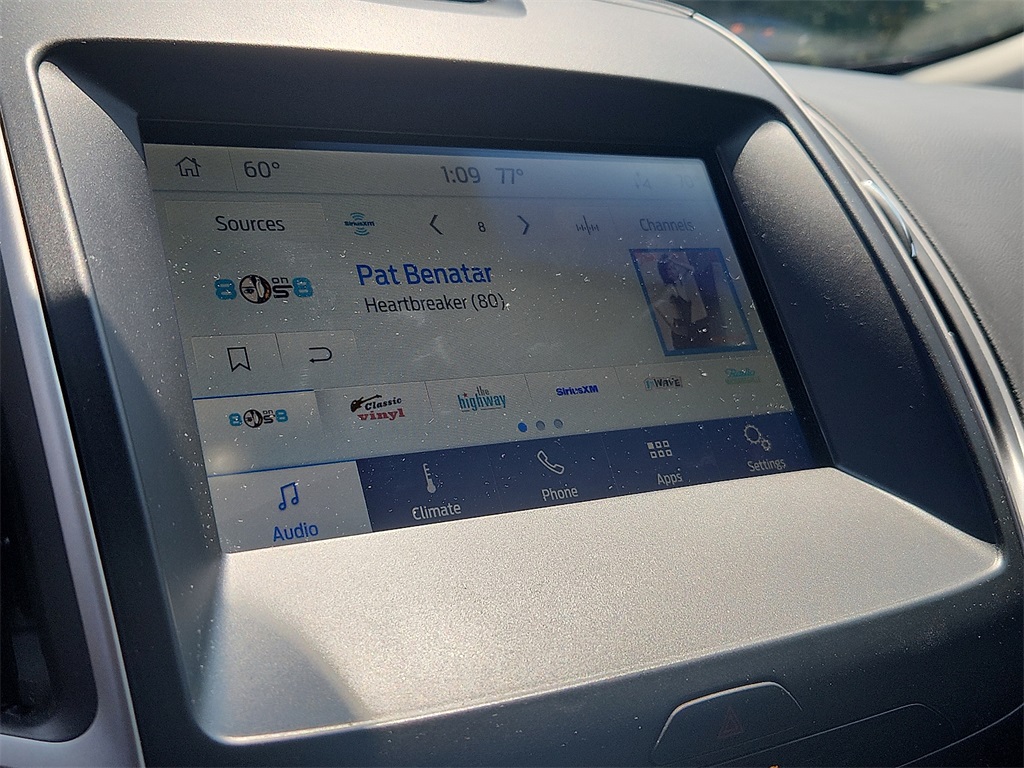 2020 Ford Edge SEL photo 16