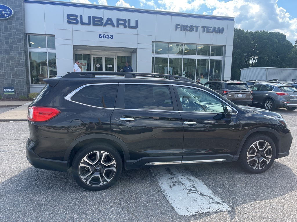 2023 Subaru Ascent Touring photo 3