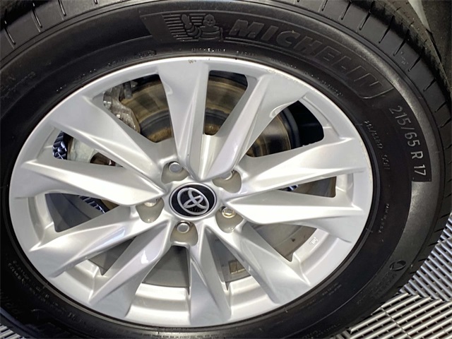 2023 Toyota Corolla Cross LE photo 25