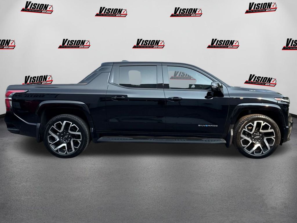 2024 Chevrolet Silverado EV RST photo 4