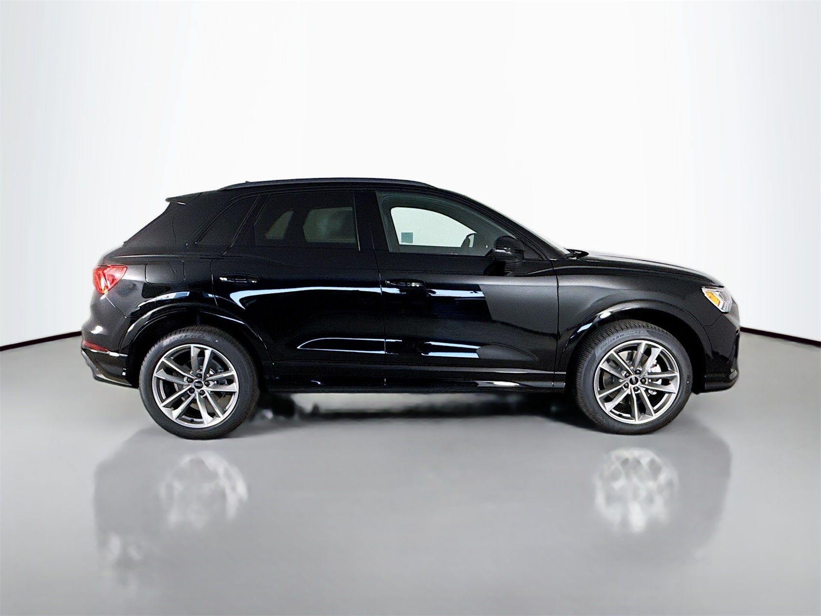2025 Audi Q3 S line Premium photo 8
