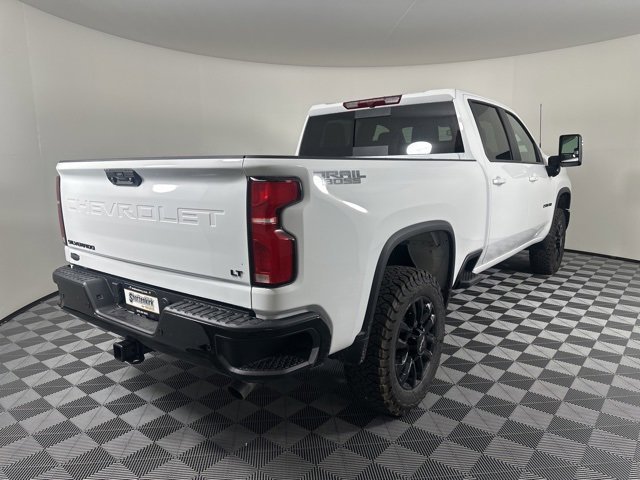 2025 Chevrolet Silverado 2500HD LT photo 2