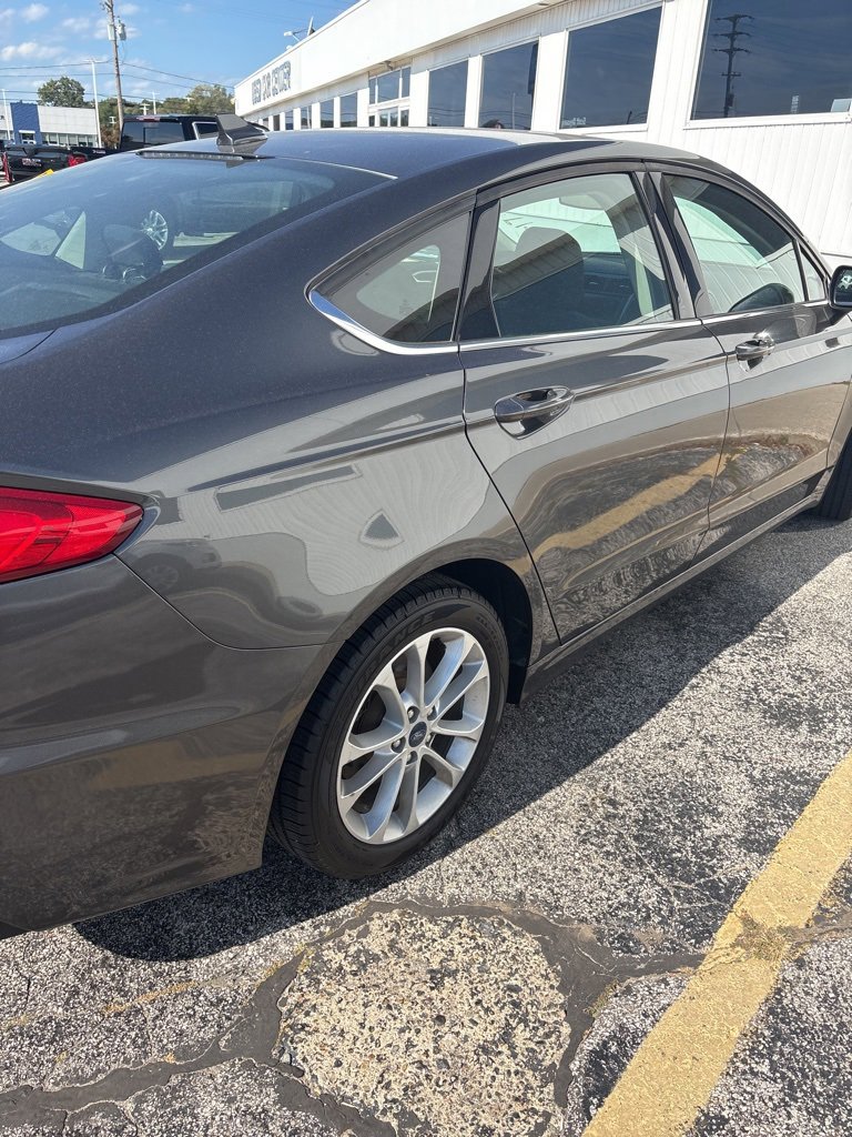 2020 Ford Fusion Hybrid SE photo 3