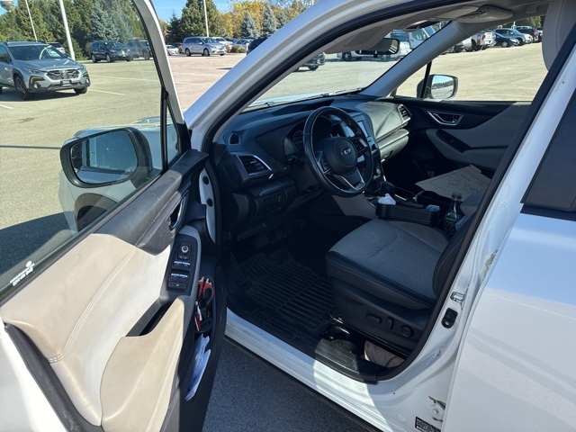 2019 Subaru Forester Premium photo 2