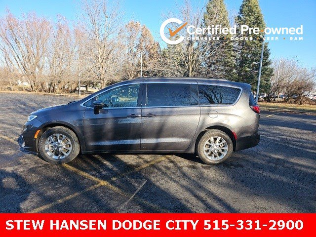 2022 Chrysler Pacifica Touring L's photo