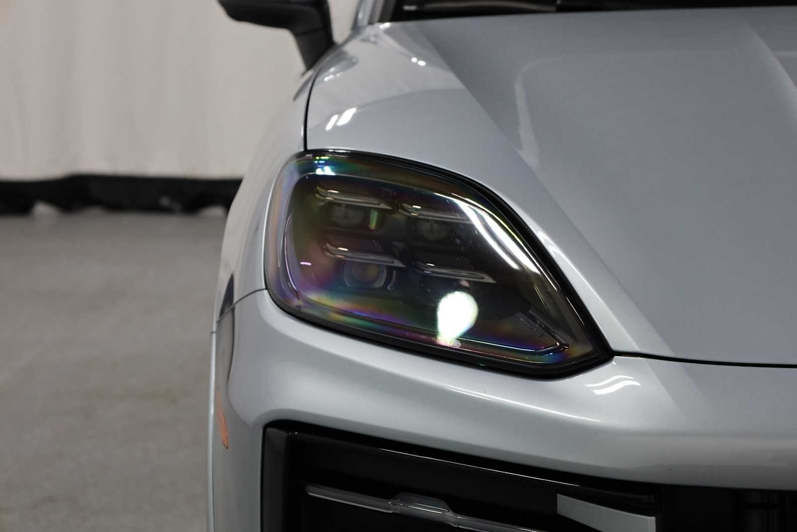 2024 Porsche Cayenne photo 14