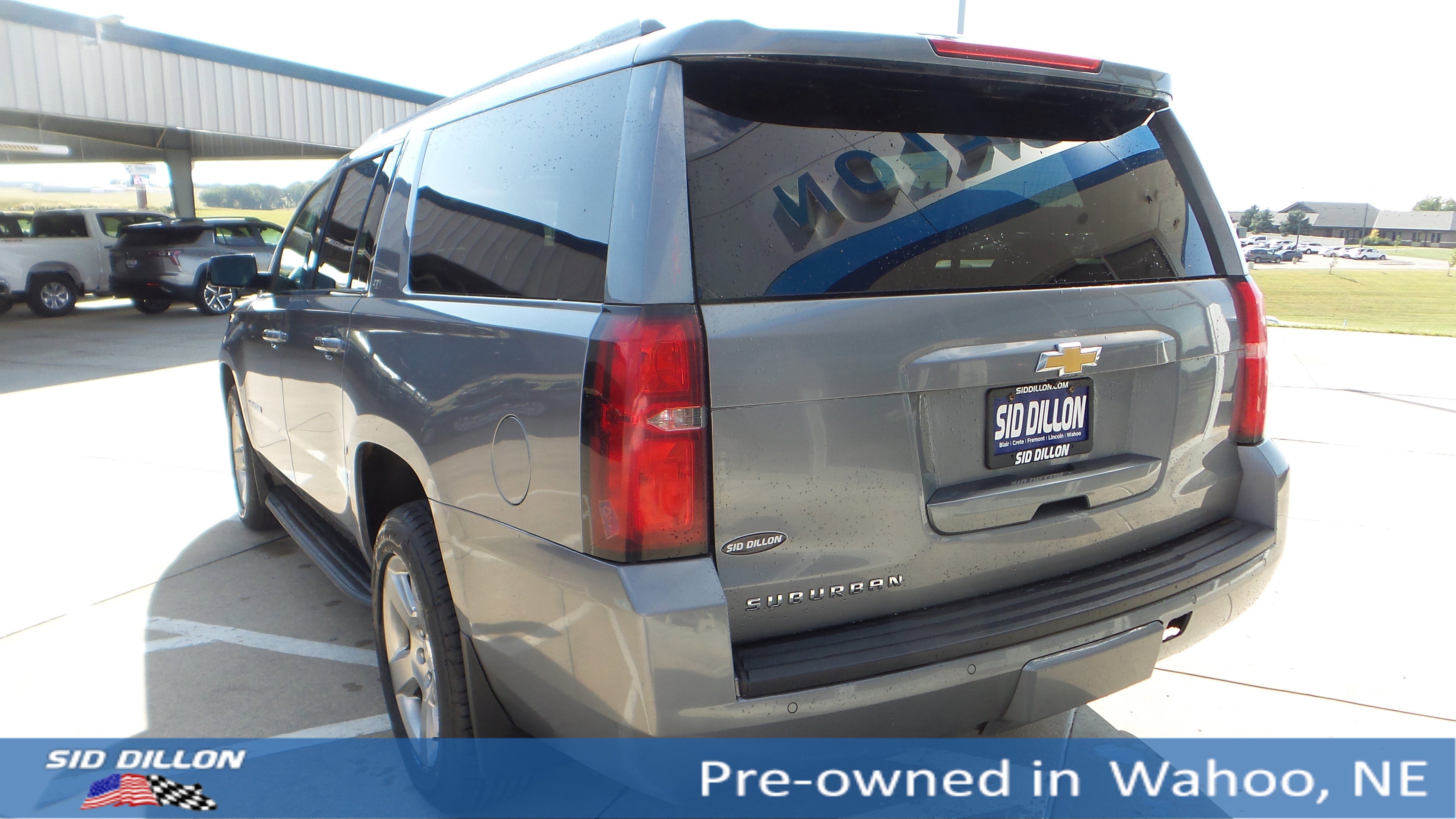 2020 Chevrolet Suburban LT photo 2