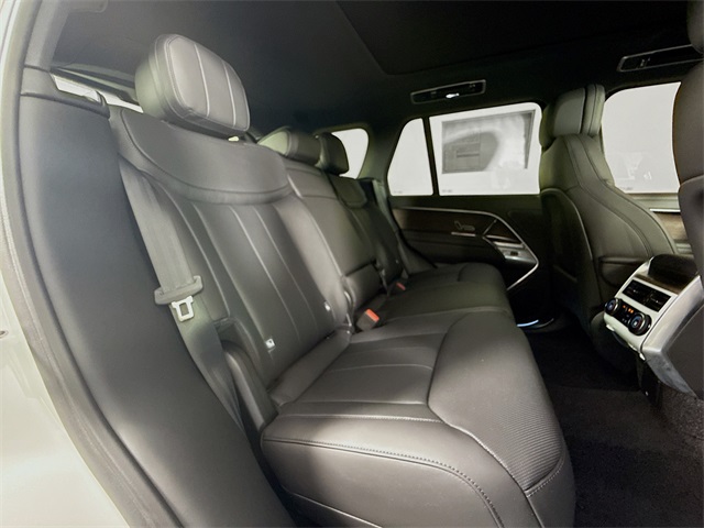 2025 Land Rover Range Rover SE photo 26