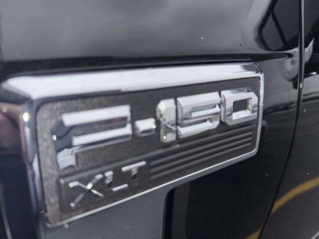 2025 Ford F-150 XLT photo 2