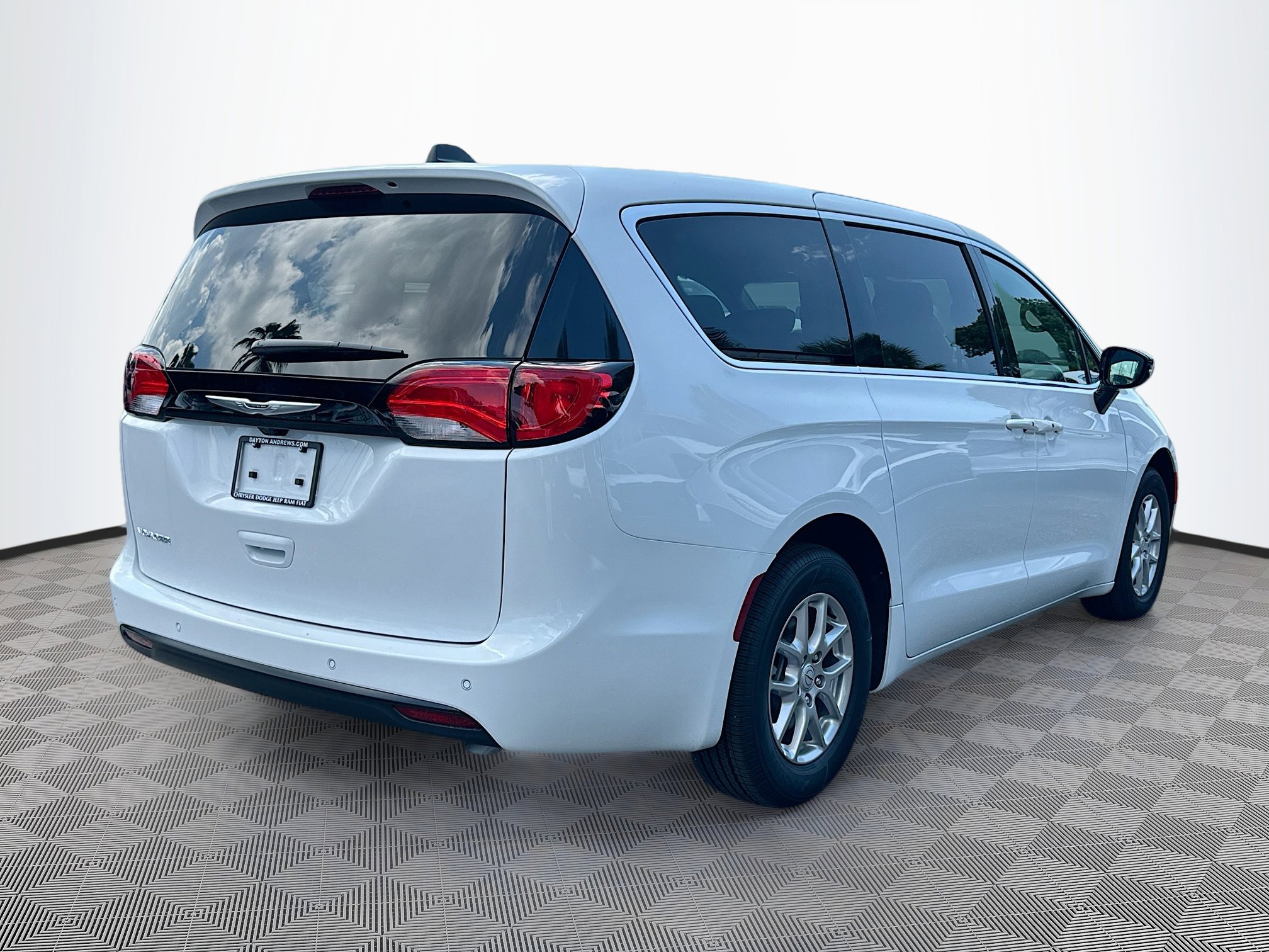 2026 Chrysler Voyager LX photo 4