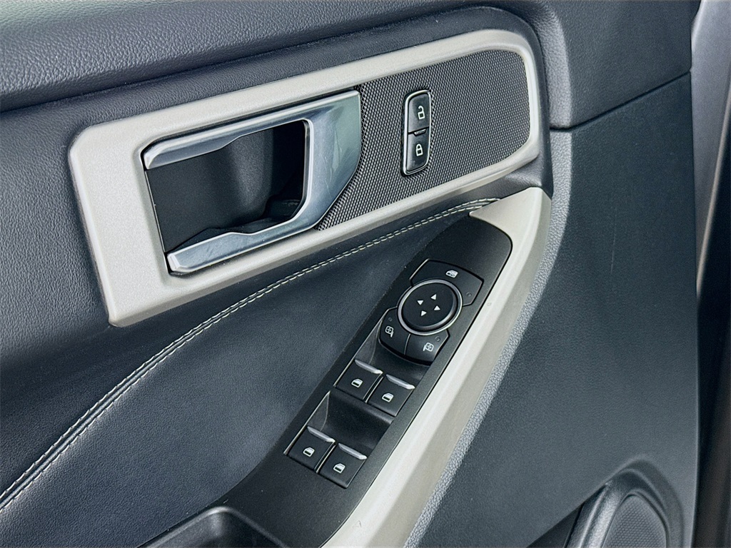 2021 Ford Explorer XLT photo 16