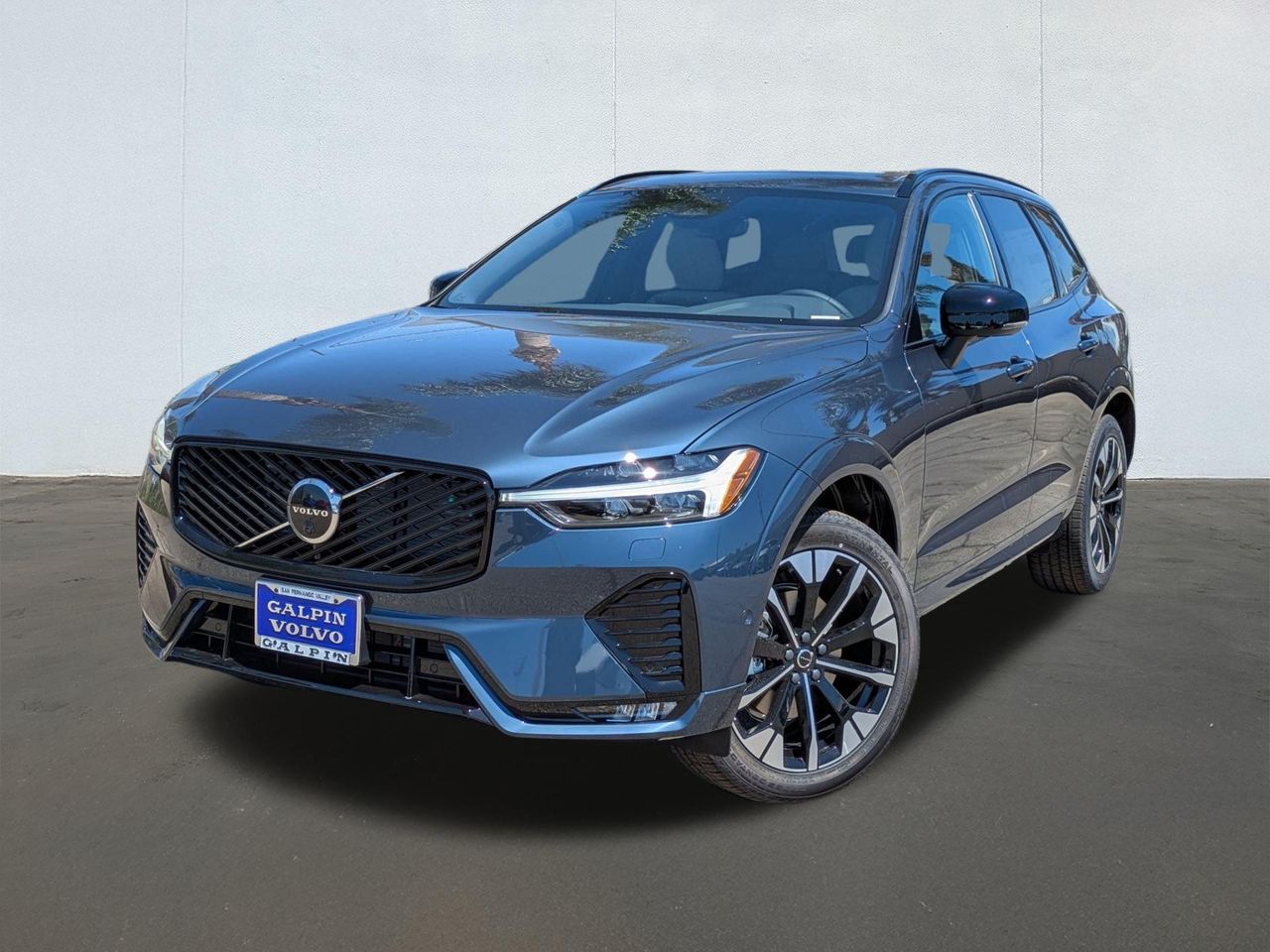 2026 Volvo XC60 Plus's photo