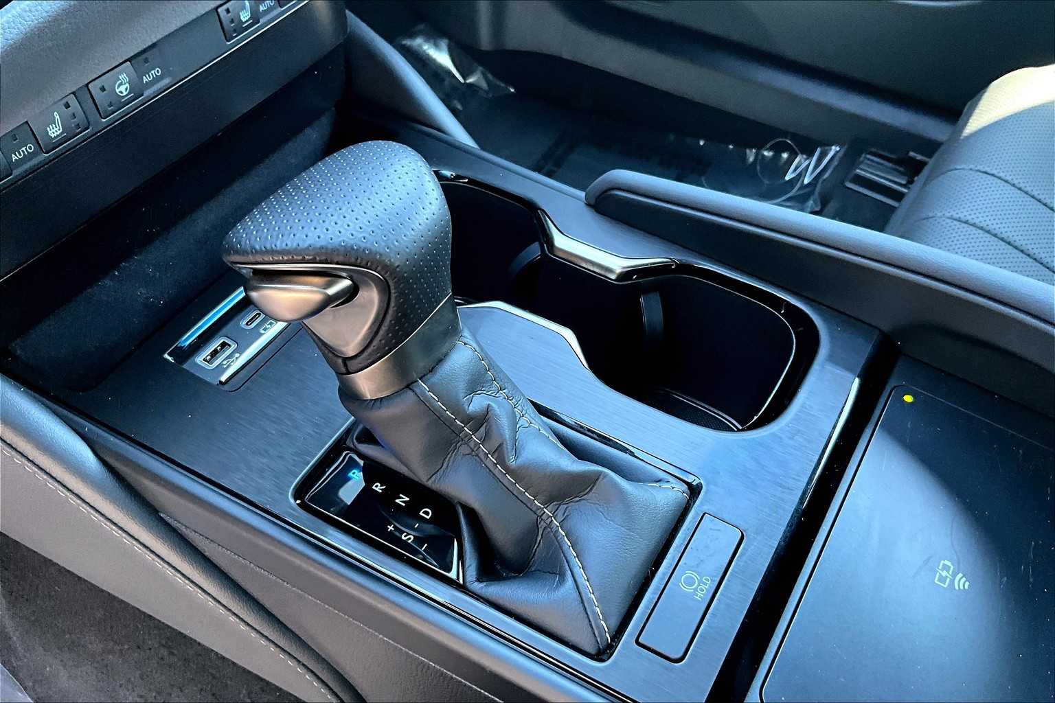 2024 Lexus ES 350 F SPORT Handling photo 16