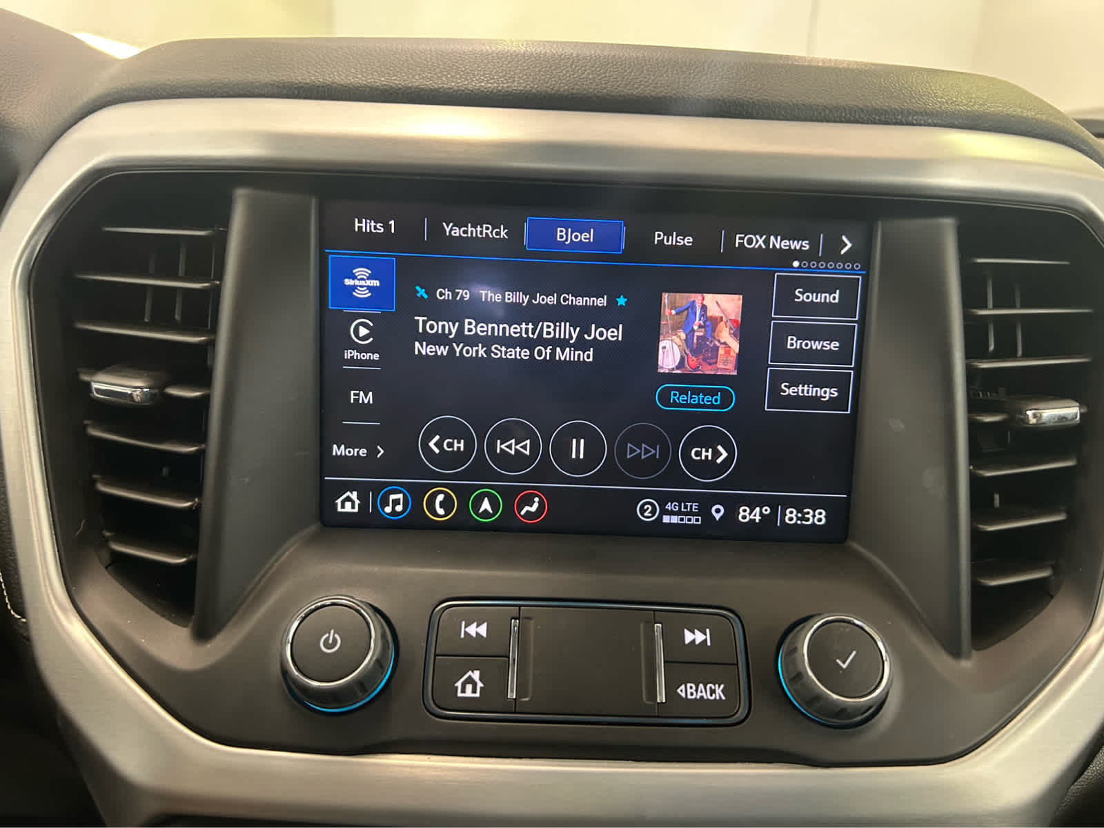 2023 Gmc Acadia SLT photo 16