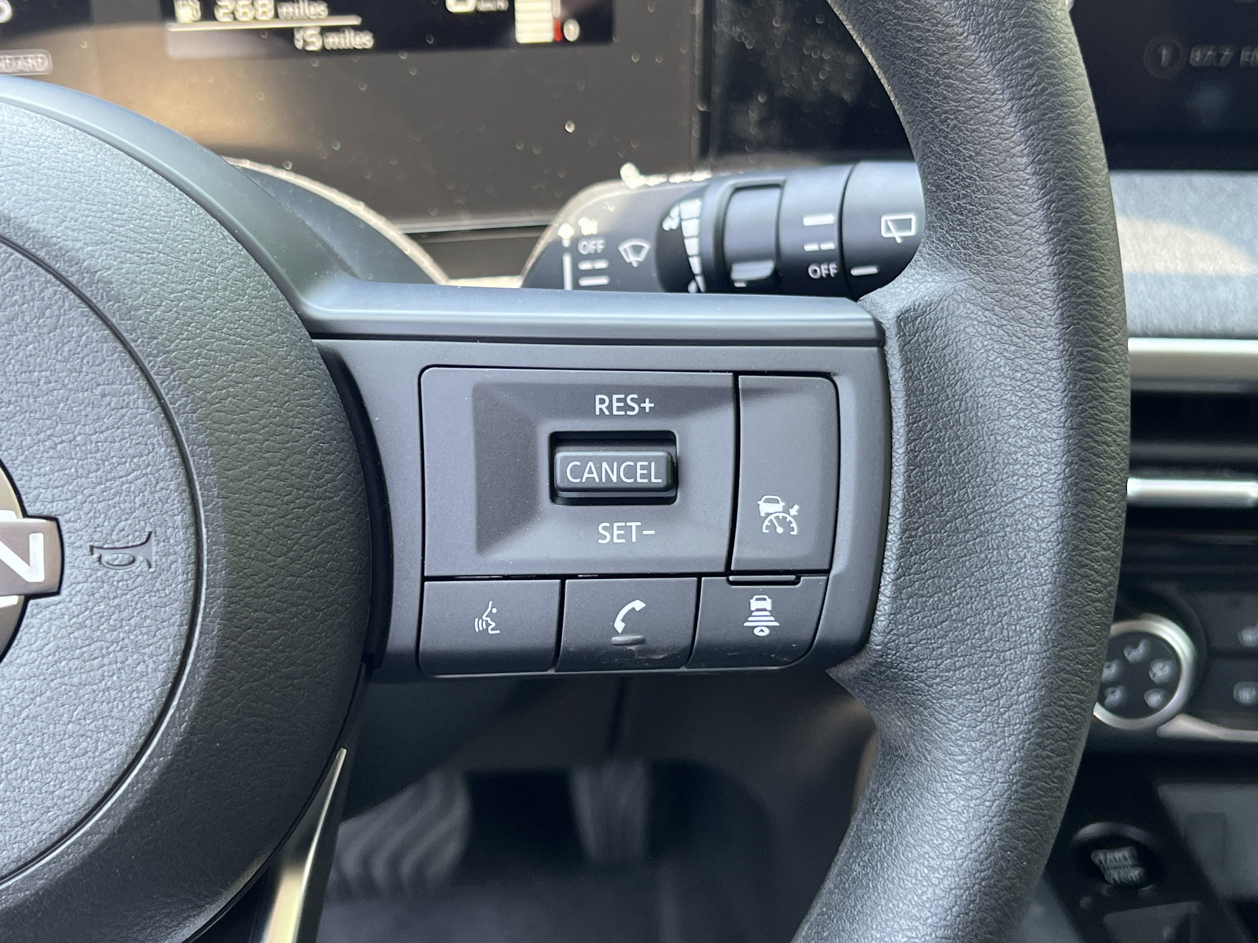 2025 Nissan Kicks SV photo 8