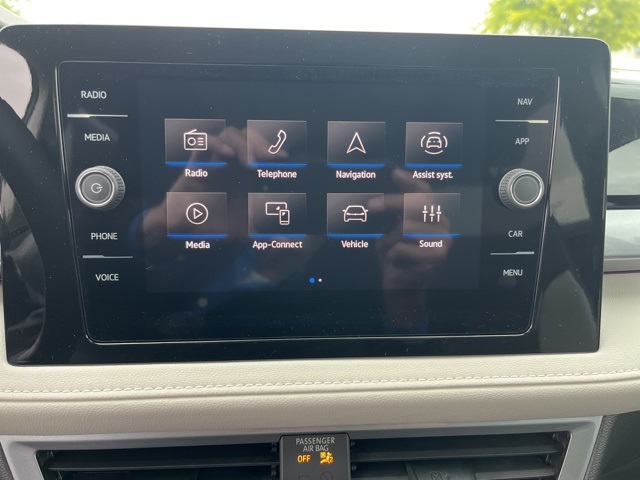 2025 Volkswagen Taos SEL photo 16
