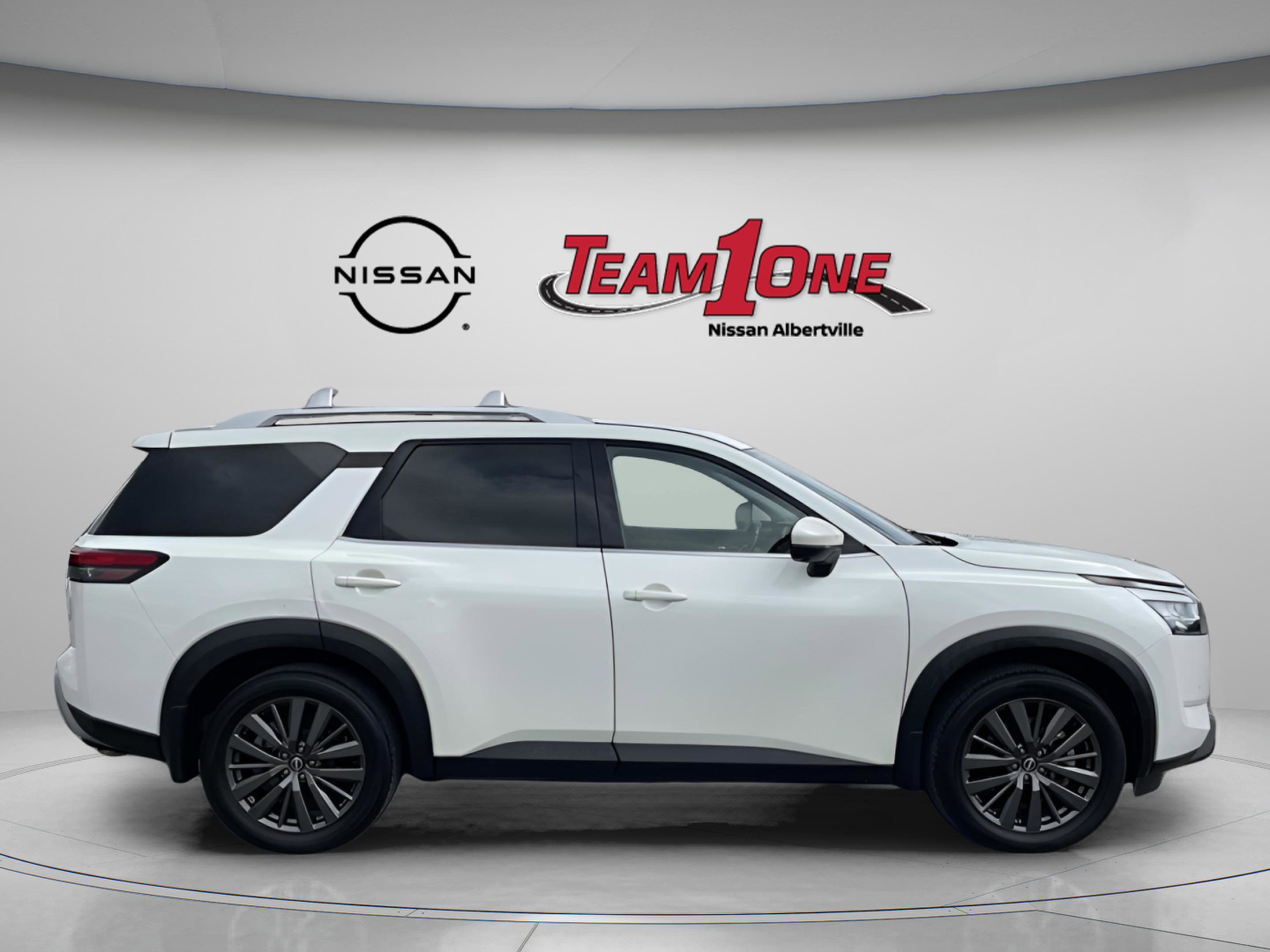 2022 Nissan Pathfinder SL photo 4