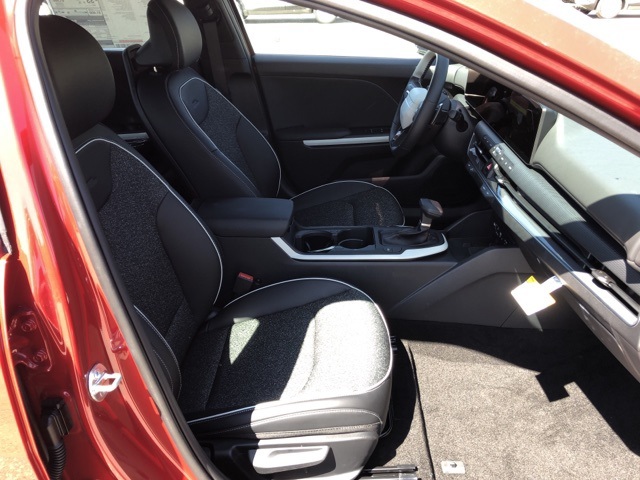 2025 Kia K4 GT-Line photo 28