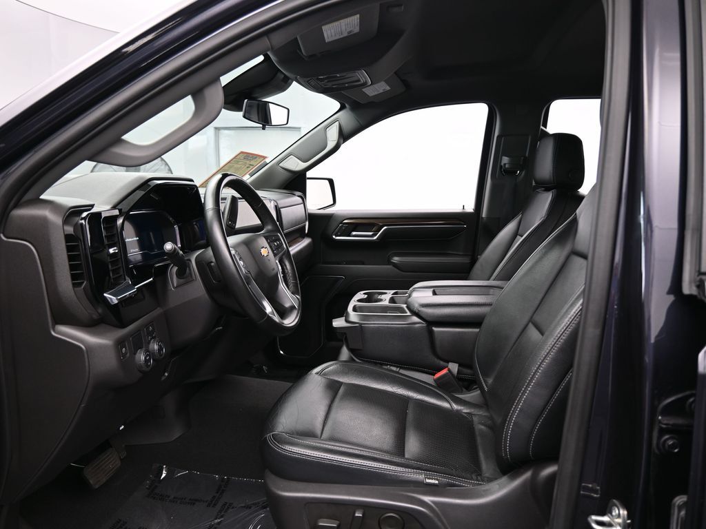 2023 Chevrolet Silverado 1500 LT photo 11