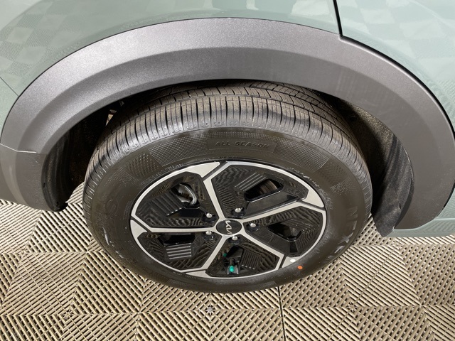 2025 Kia Niro EX photo 9