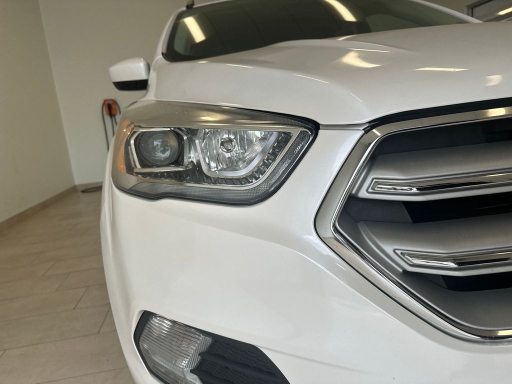 2019 Ford Escape SEL photo 8