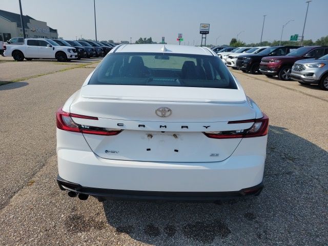 2025 Toyota Camry SE photo 8