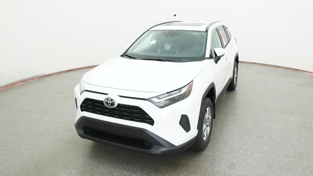 2025 Toyota RAV4 XLE photo 5