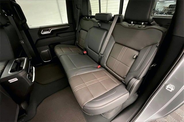 2025 Chevrolet Silverado 3500HD High Country photo 12