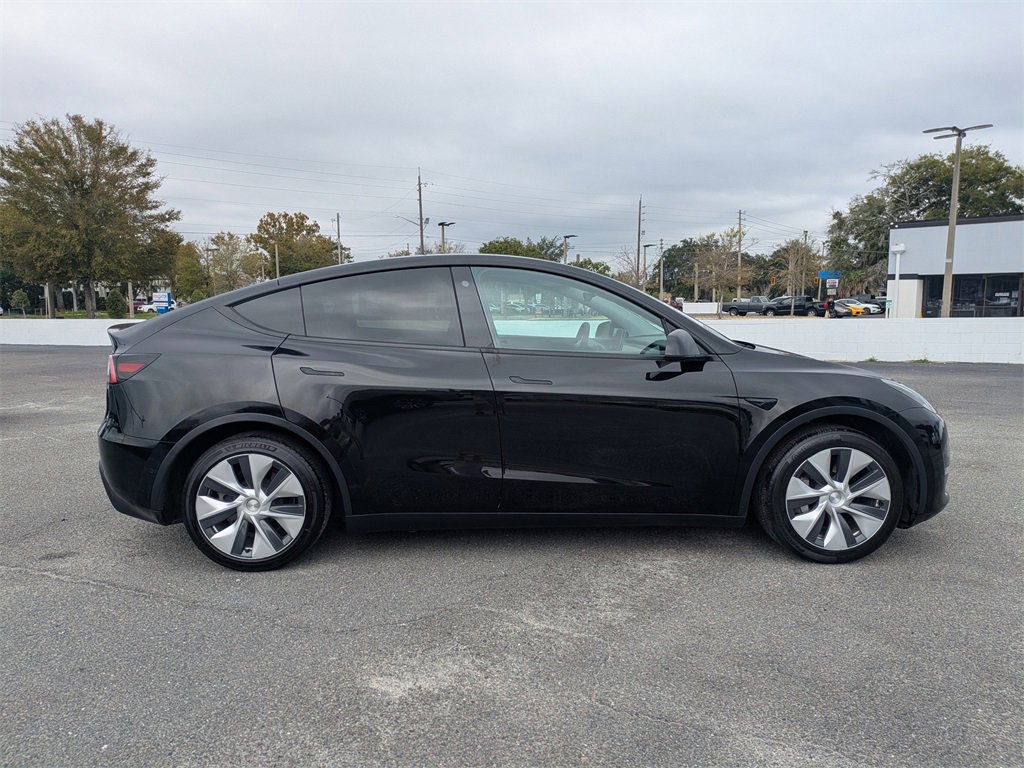 2021 Tesla Model Y Standard Range Rear-Wheel Drive photo 2