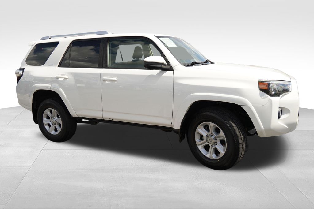 2016 Toyota 4Runner SR5 photo 4