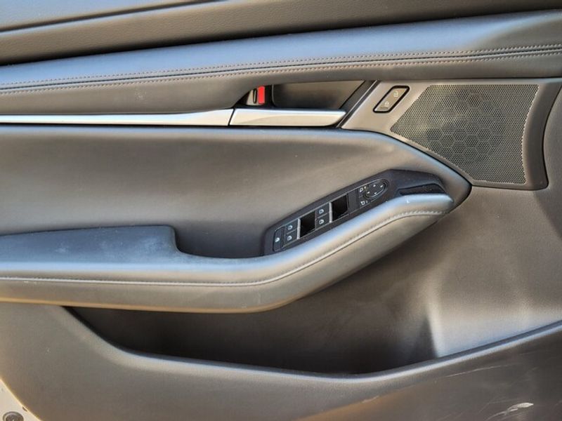 2024 Mazda Mazda3 Hatchback 2.5 Select Sport photo 23