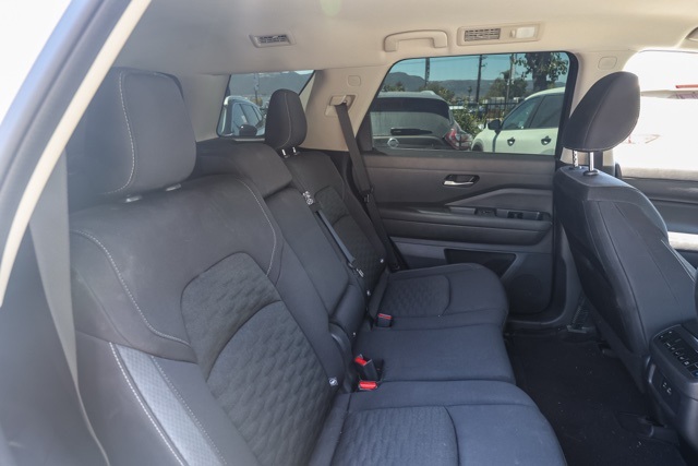 2022 Nissan Pathfinder SV photo 17