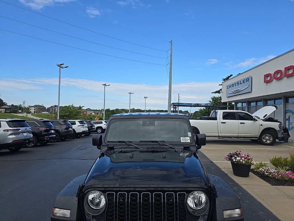 2025 Jeep Wrangler Sport photo 4