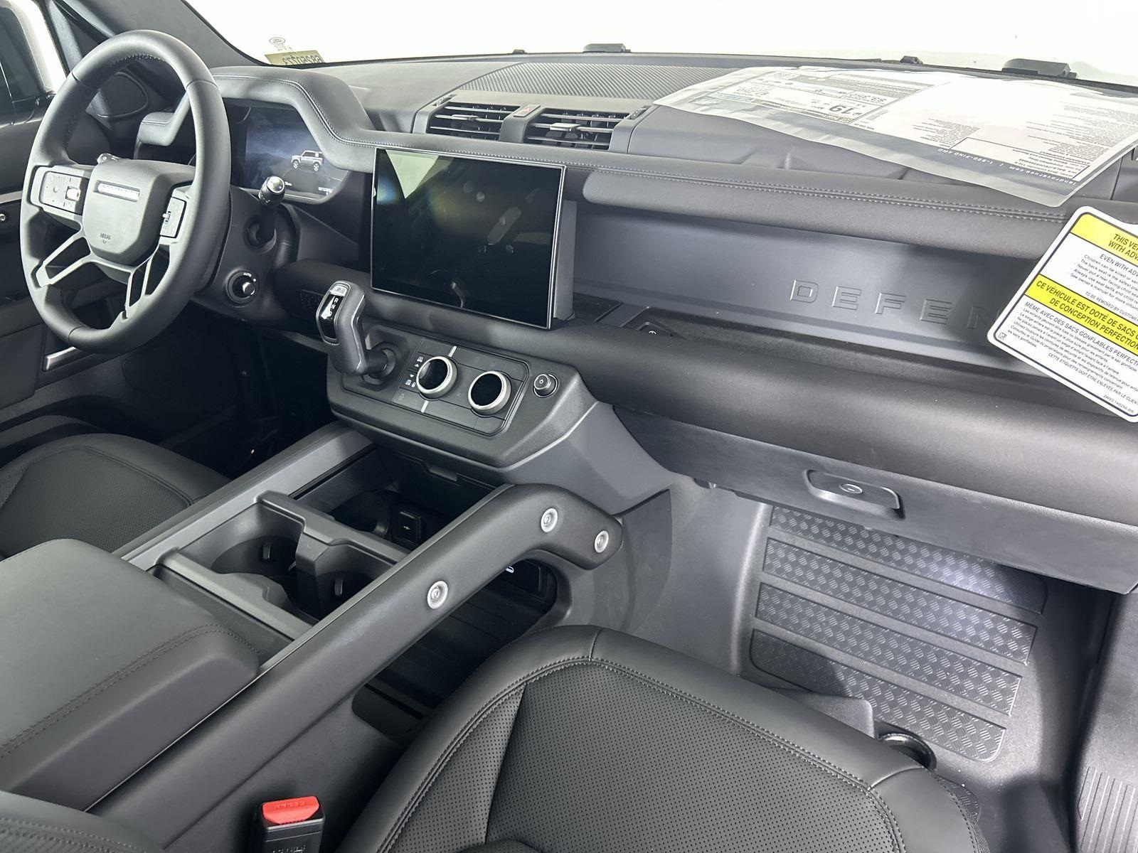 2025 Land Rover Defender 110 S photo 33
