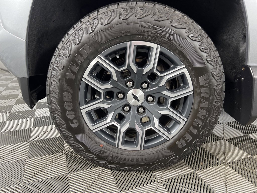 2024 Chevrolet Colorado Z71 photo 8