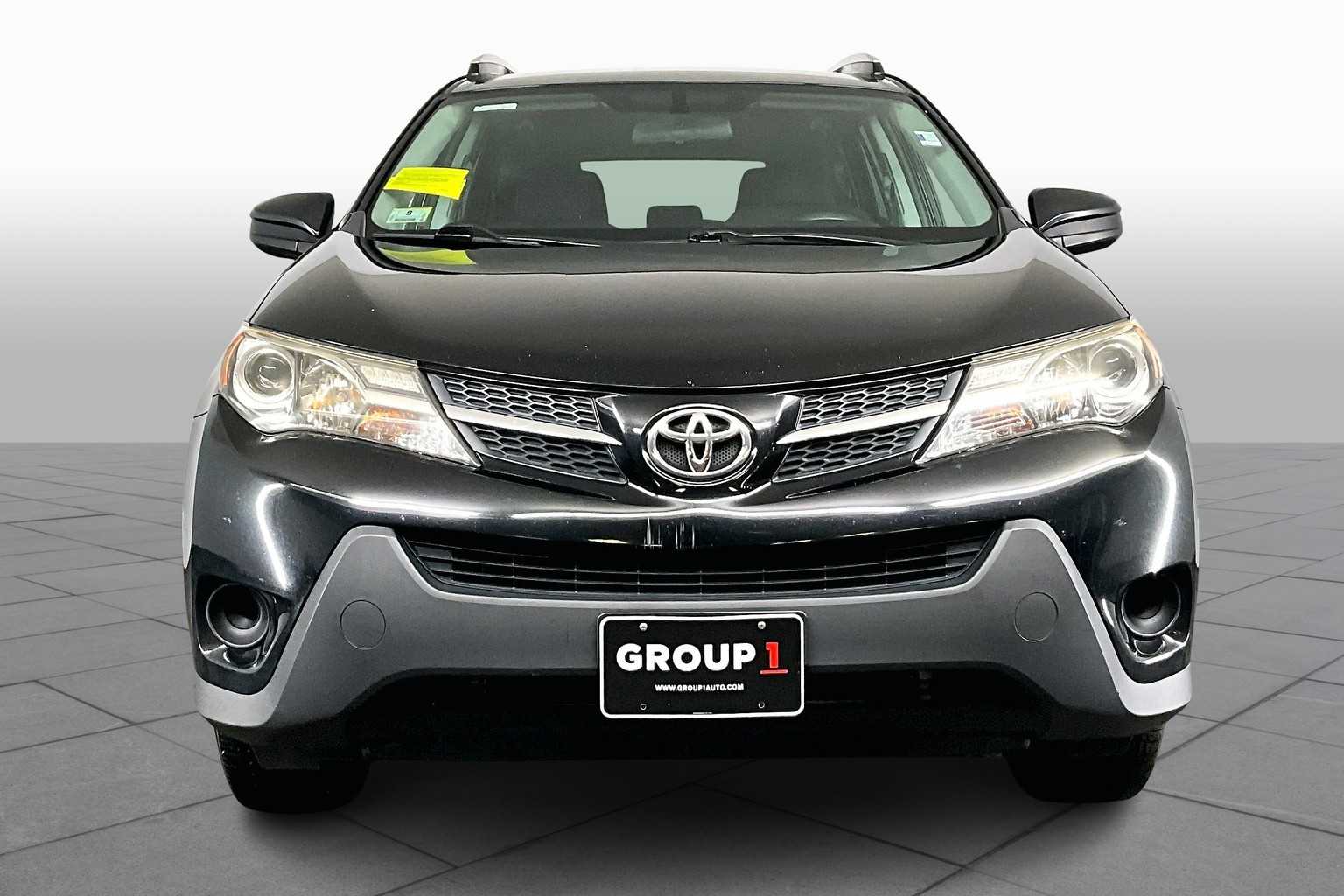 2015 Toyota RAV4 LE photo 3
