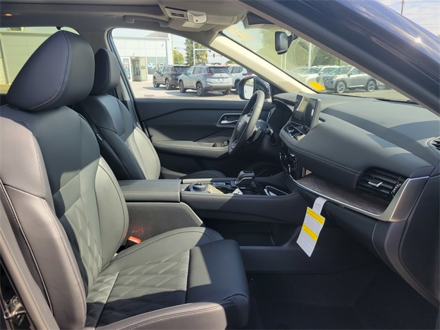 2026 Nissan Rogue Platinum photo 17