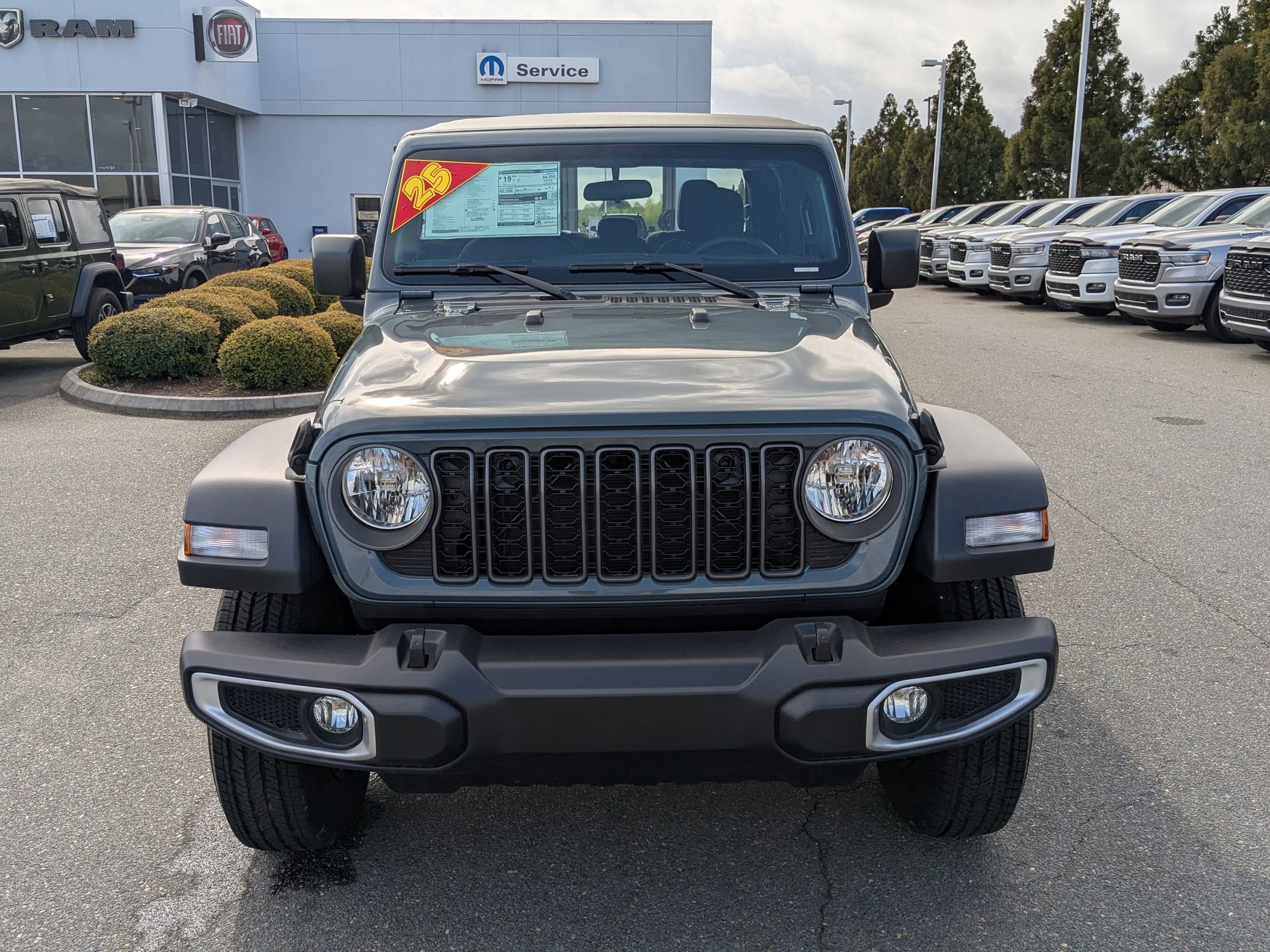 2025 Jeep Gladiator Sport photo 2