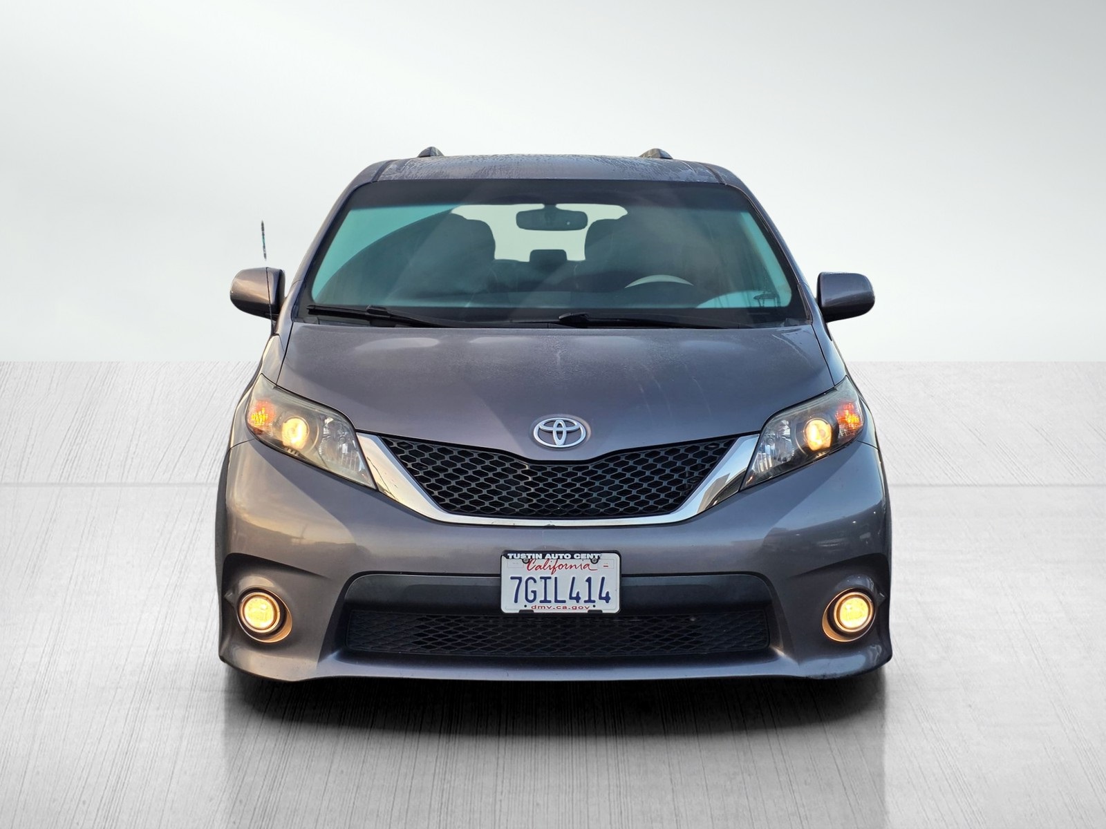 2014 Toyota Sienna SE photo 2