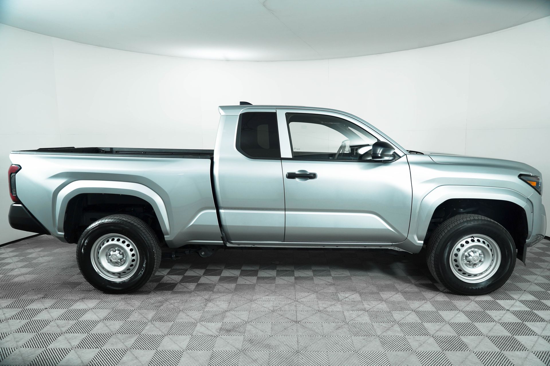2025 Toyota Tacoma SR 4x4 photo 8