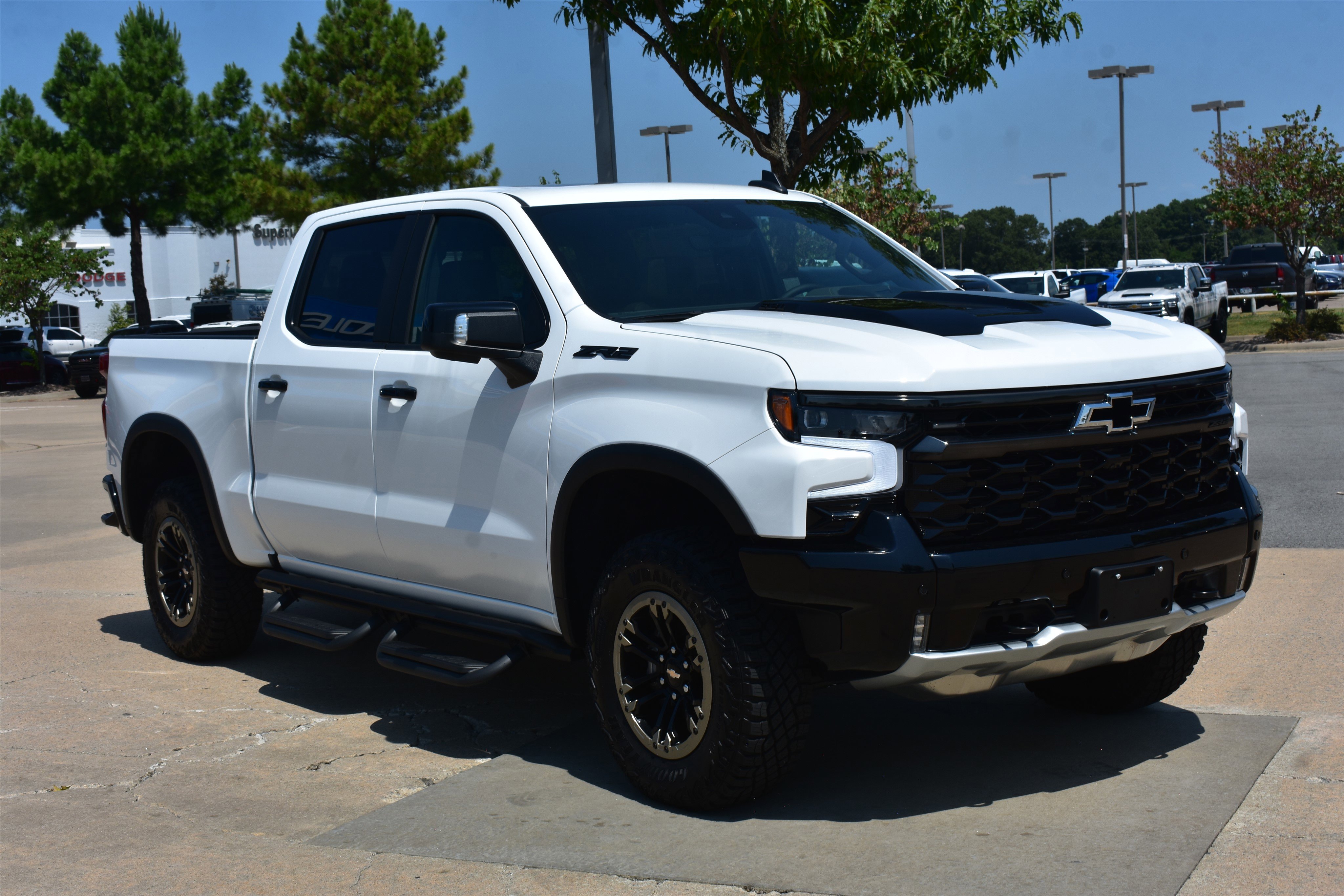 2025 Chevrolet Silverado 1500 ZR2 photo 2