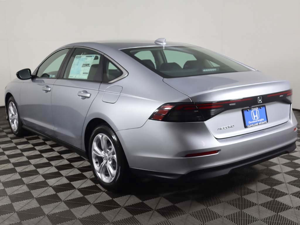 2025 Honda Accord LX photo 4
