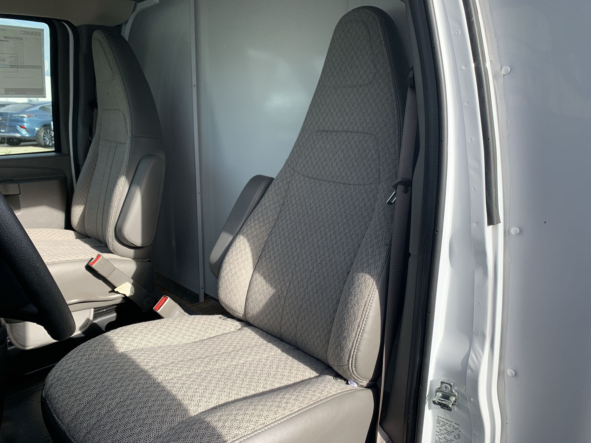 2025 Gmc Savana Cutaway 3500 photo 21