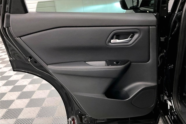 2025 Nissan Rogue SV photo 27