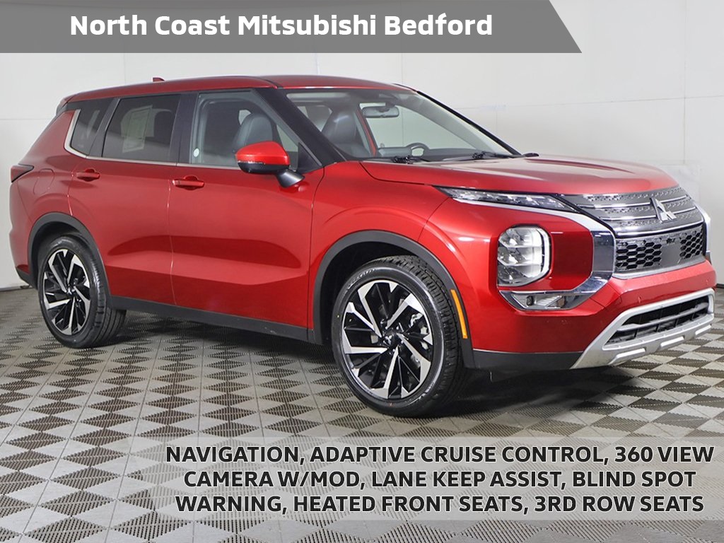 2024 Mitsubishi Outlander SE's photo