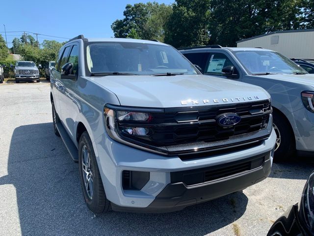 2025 Ford Expedition photo 4