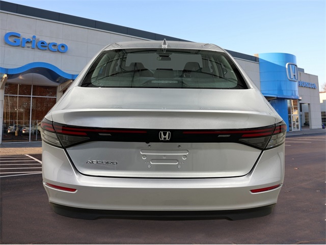 2025 Honda Accord LX photo 4