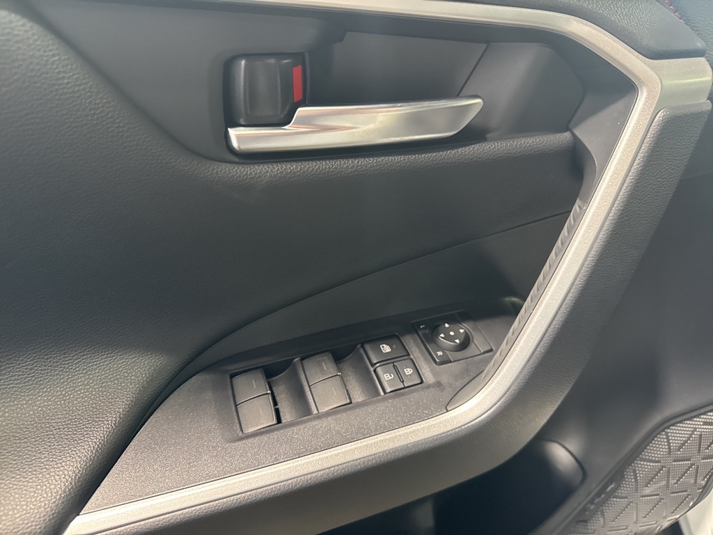 2025 Toyota RAV4 Hybrid XSE photo 31