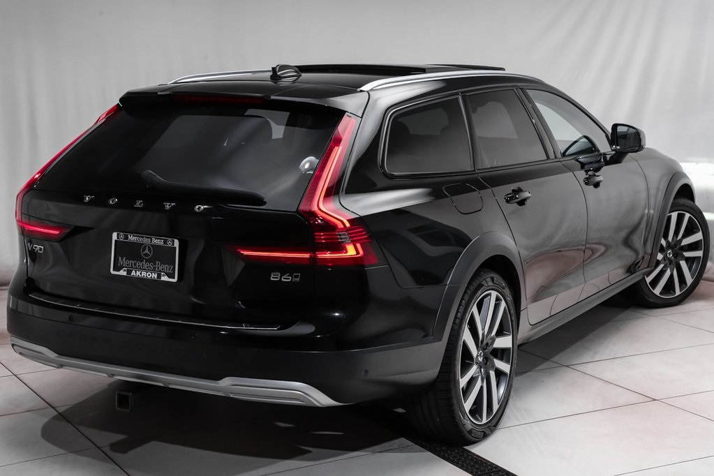 2022 Volvo V90 Cross Country B6 photo 3