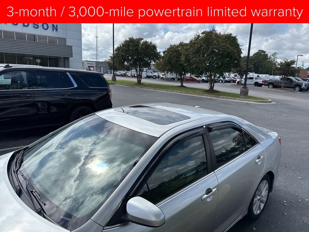 2014 Toyota Camry Hybrid XLE photo 2